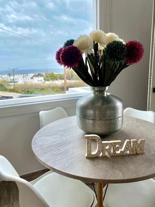 Victoria's Dream, In Paros