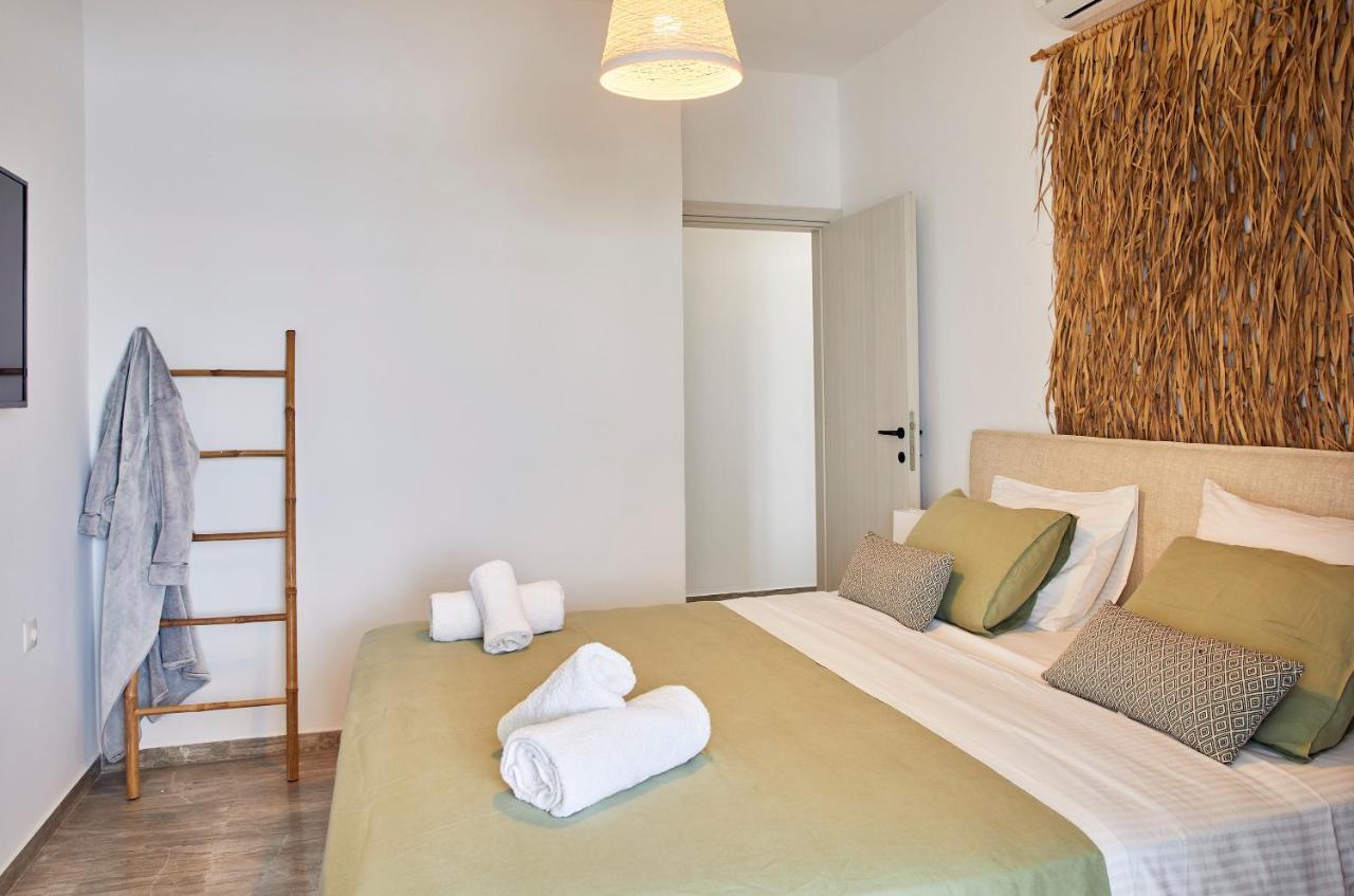 Victoria's Dream, In Paros